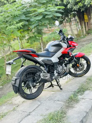 হিরো এক্সট্রিম ১২৫আর ২০২৫ রেড