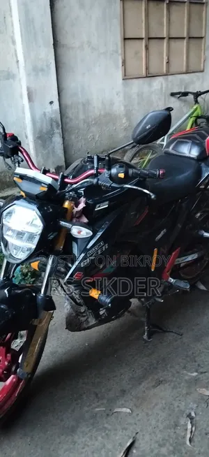 সুজুকি জিক্সার ২০২২ ব্ল্যাক