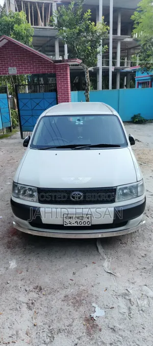 টয়োটা প্রবক্স ২০০৪ হোয়াইট