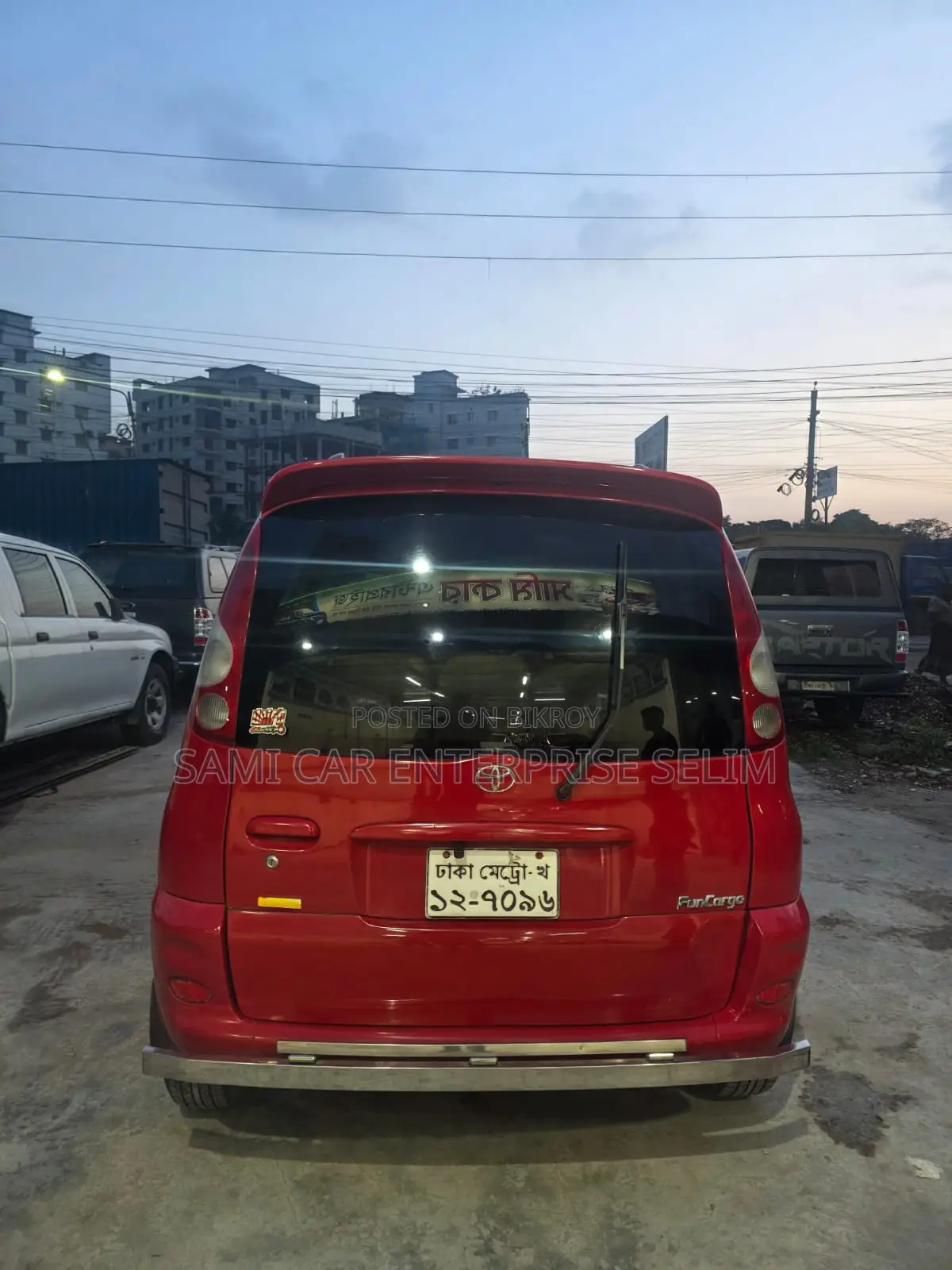টয়োটা ফান কার্গো ২০০১ লাল