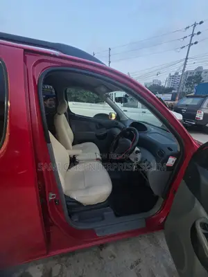 টয়োটা ফান কার্গো ২০০১ লাল