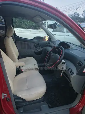 টয়োটা ফান কার্গো ২০০১ লাল