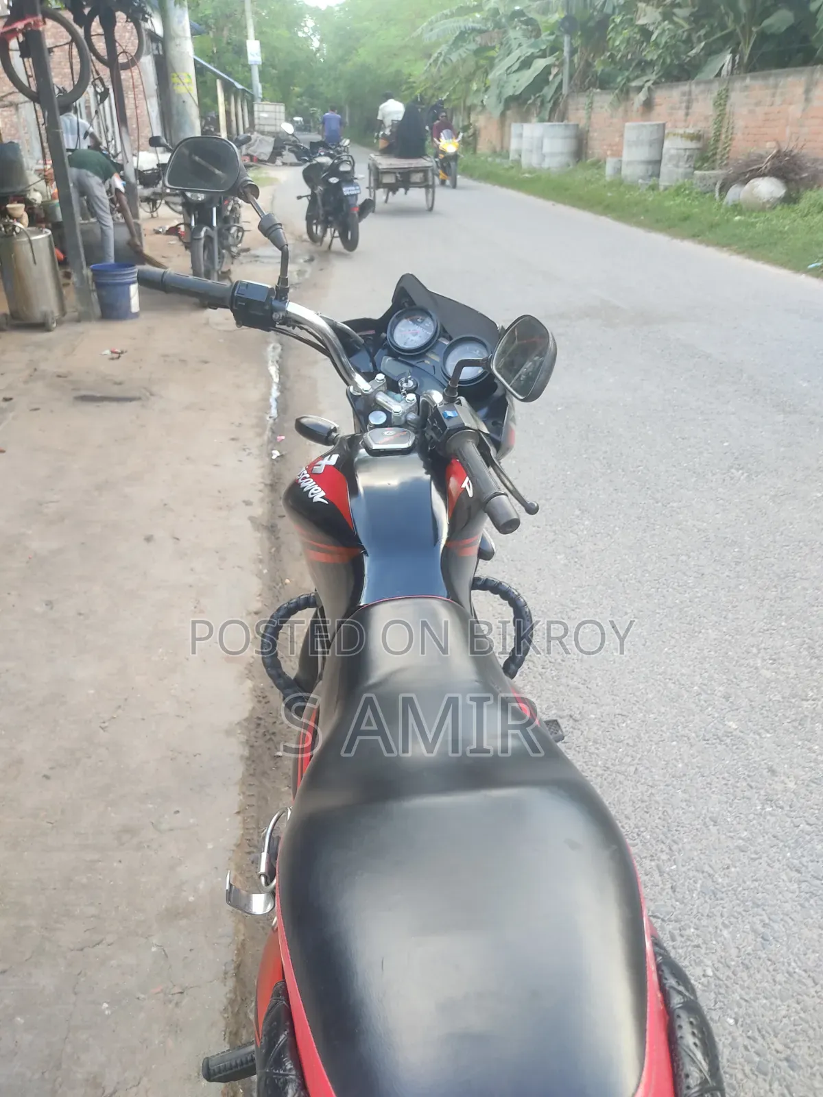 বাজাজ ডিসকভার ১২৫ ২০১৩ ব্ল্যাক