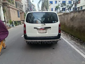 টয়োটা প্রোবক্স ১.৫ সিএনজি টুডাব্লিউডি ২০০৪ সাদা