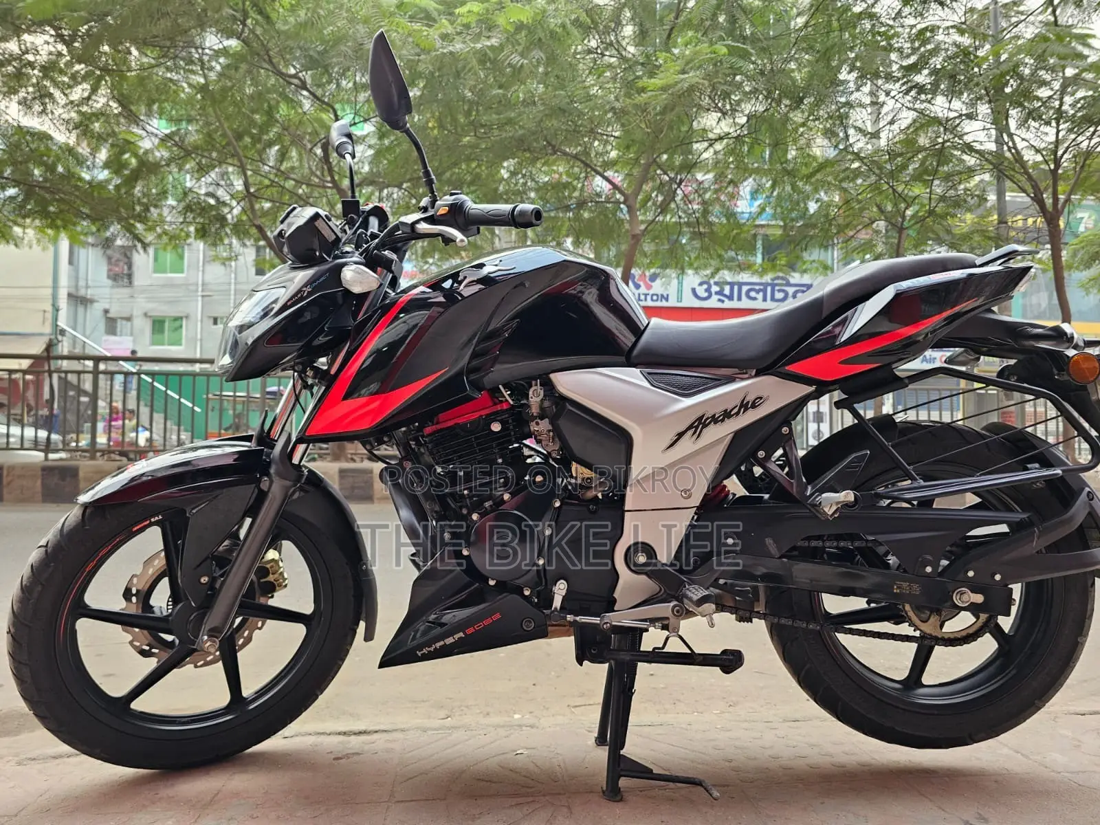 টিভিএস আপাচি ১৬০ ৪ভি ২০২২ কালো
