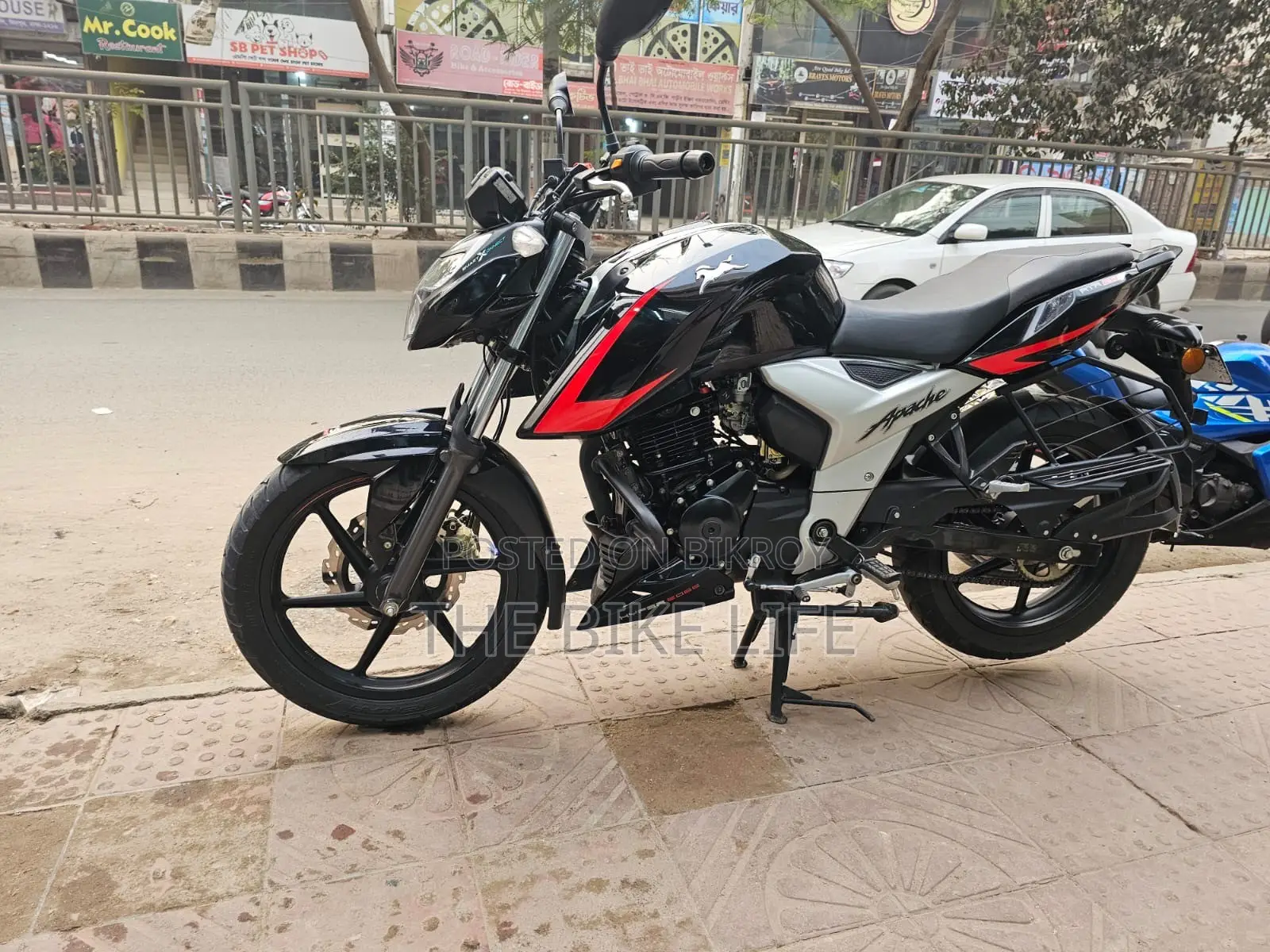 টিভিএস আপাচি ১৬০ ৪ভি ২০২২ কালো