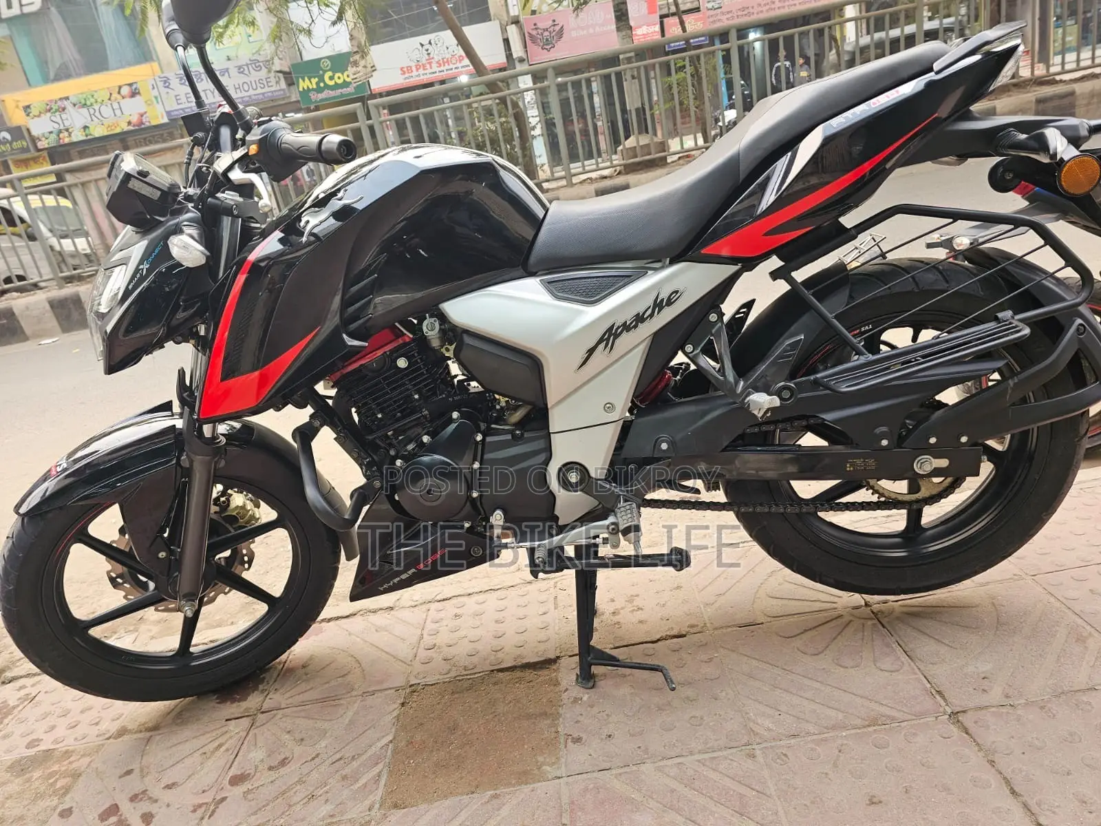 টিভিএস আপাচি ১৬০ ৪ভি ২০২২ কালো