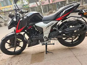 টিভিএস আপাচি ১৬০ ৪ভি ২০২২ কালো