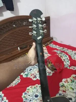 পুরাতন গিটার