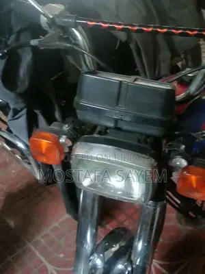 হোন্ডা ১৯৮০ লাল