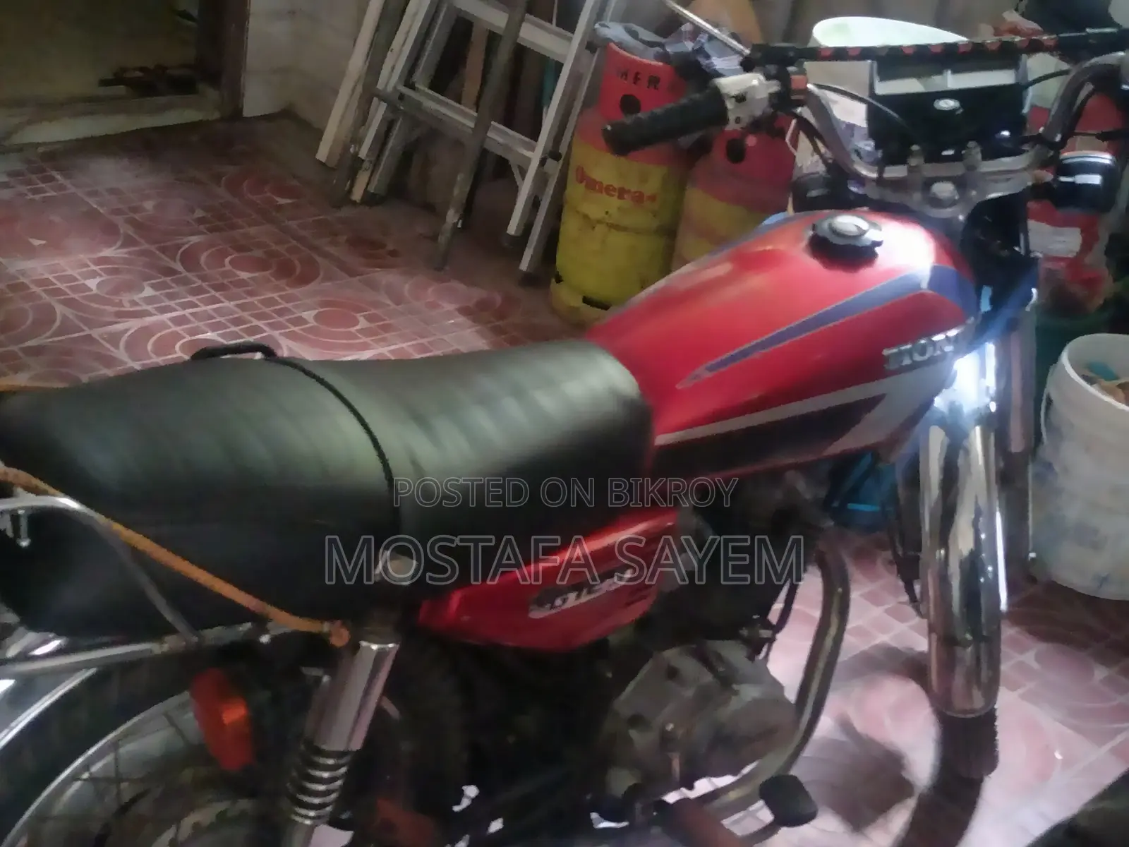 হোন্ডা ১৯৮০ লাল