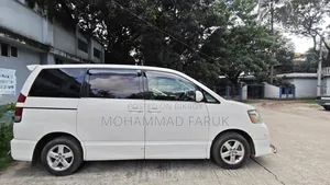 টয়োটা নোয়া ২০০৫ পার্ল