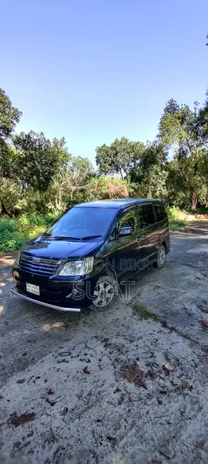 Toyota Noah 2.0 AWD (8 Seater) 2002 Gray