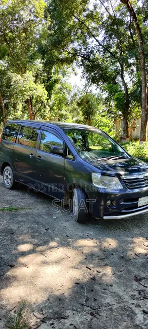 Toyota Noah 2.0 AWD (8 Seater) 2002 Gray