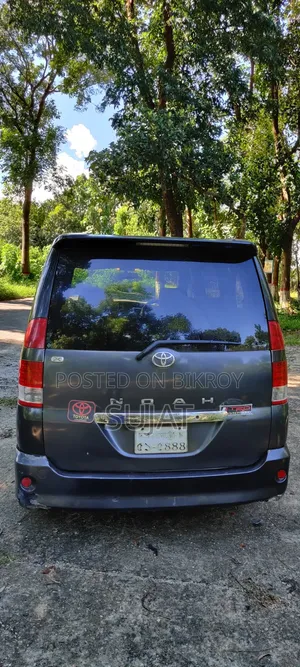Toyota Noah 2.0 AWD (8 Seater) 2002 Gray