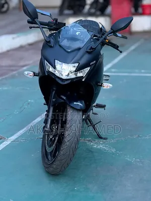 সুজুকি গিক্সার এসএফ ২৫০ ২০২৫ কালো