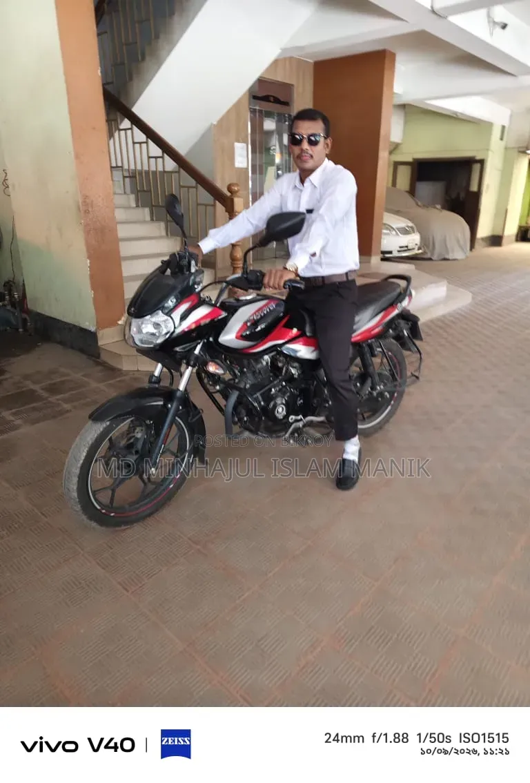 বাজাজ ডিসকভার ১২৫ ২০২৫ ব্ল্যাক