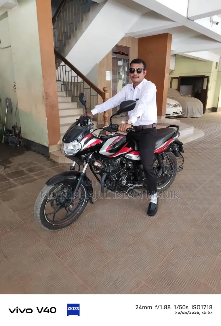 বাজাজ ডিসকভার ১২৫ ২০২৫ ব্ল্যাক