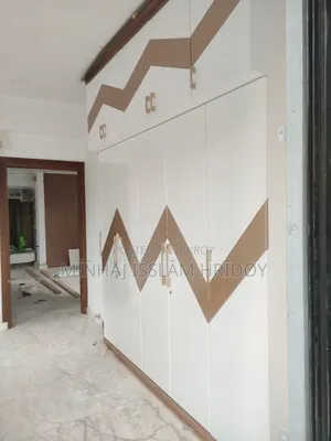পেইন্টের কাজ করা হয়