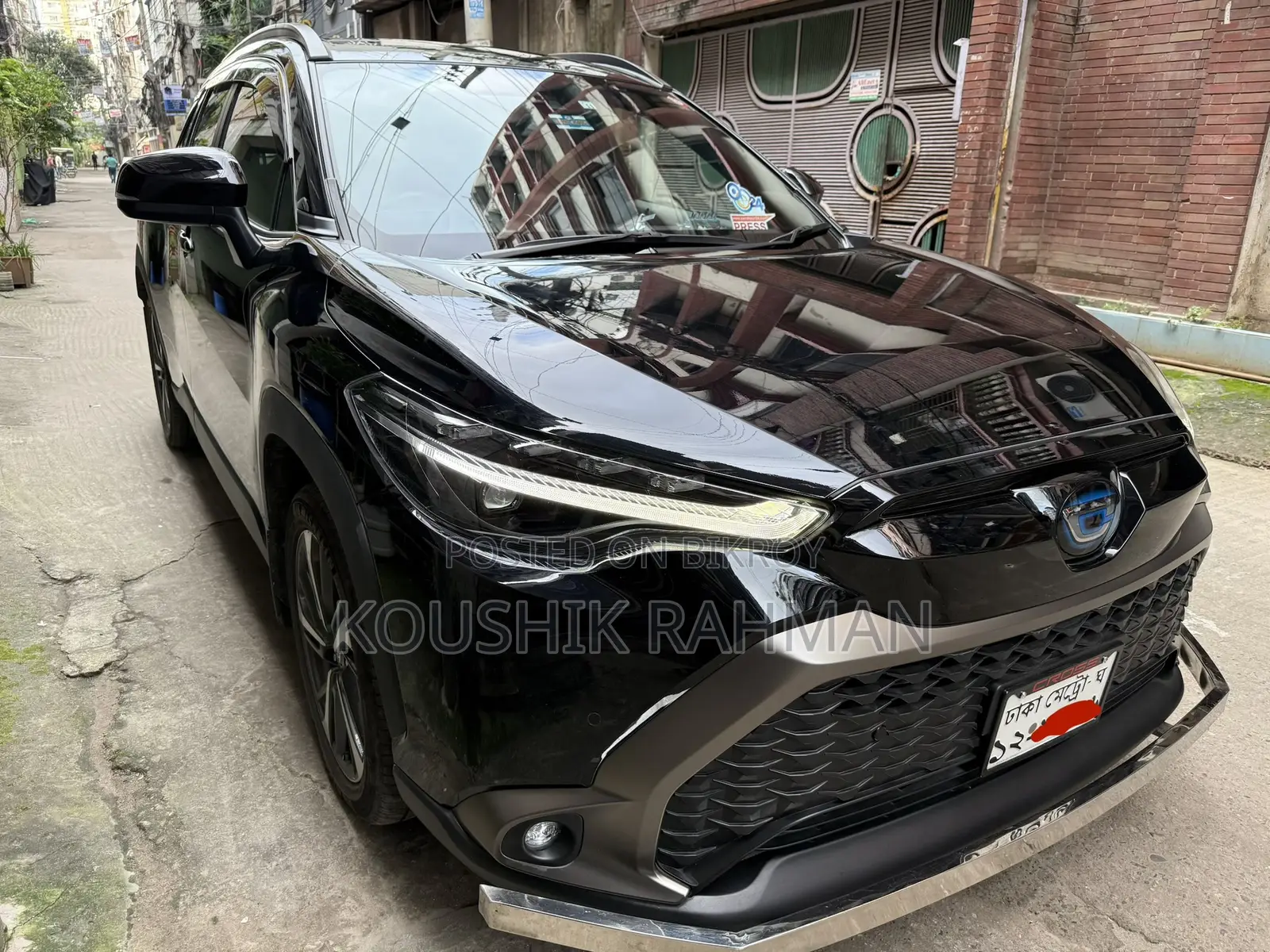 টয়োটা করোল্লা ক্রস ১.৮ হাইব্রিড এডব্লিউডি ২০২২ কালো