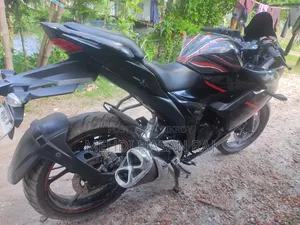 সুজুকি গিক্সার এসএফ ২০২২ কালো