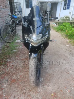 সুজুকি গিক্সার এসএফ ২০২২ কালো