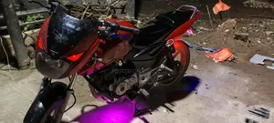 বাজাজ পালসার ১৫০ ২০১২ লাল