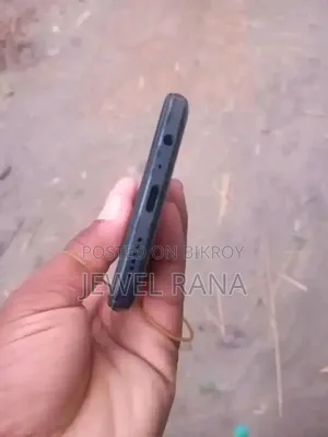 Walton 4 GB Black