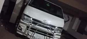 টয়োটা হাইএচ ২০১২ হোয়াইট
