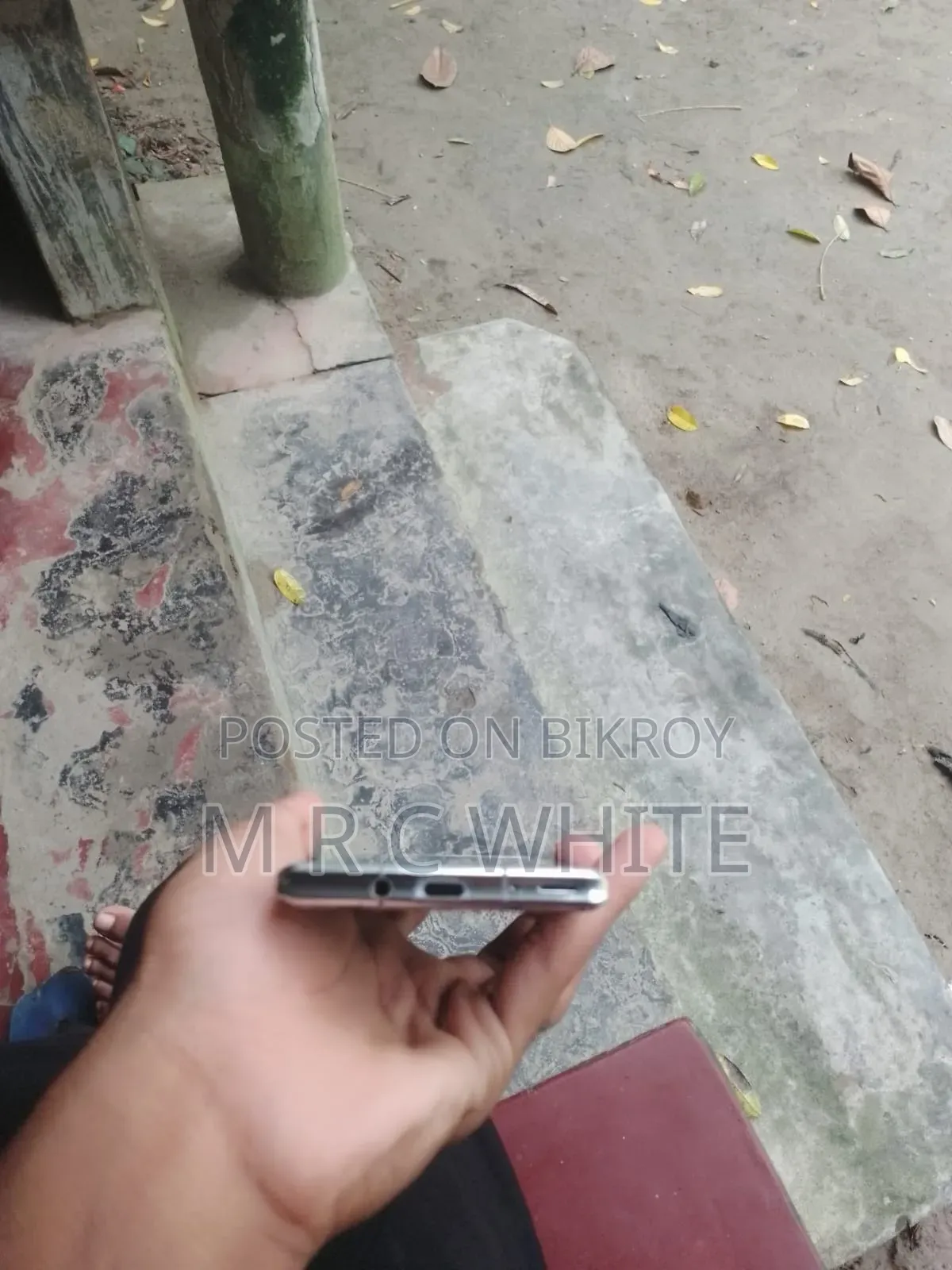 শার্প অ্যাকোস আর৬ ১২৮ জিবি হোয়াইট