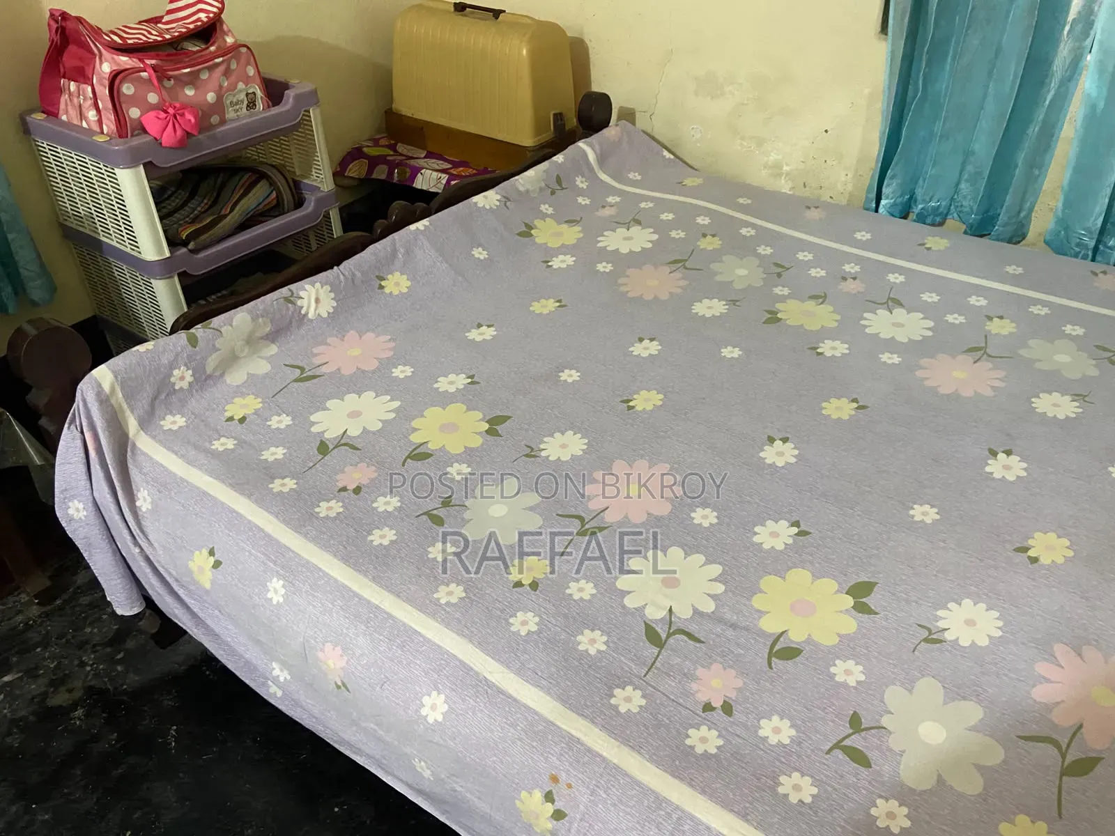 Wooden semi double bed