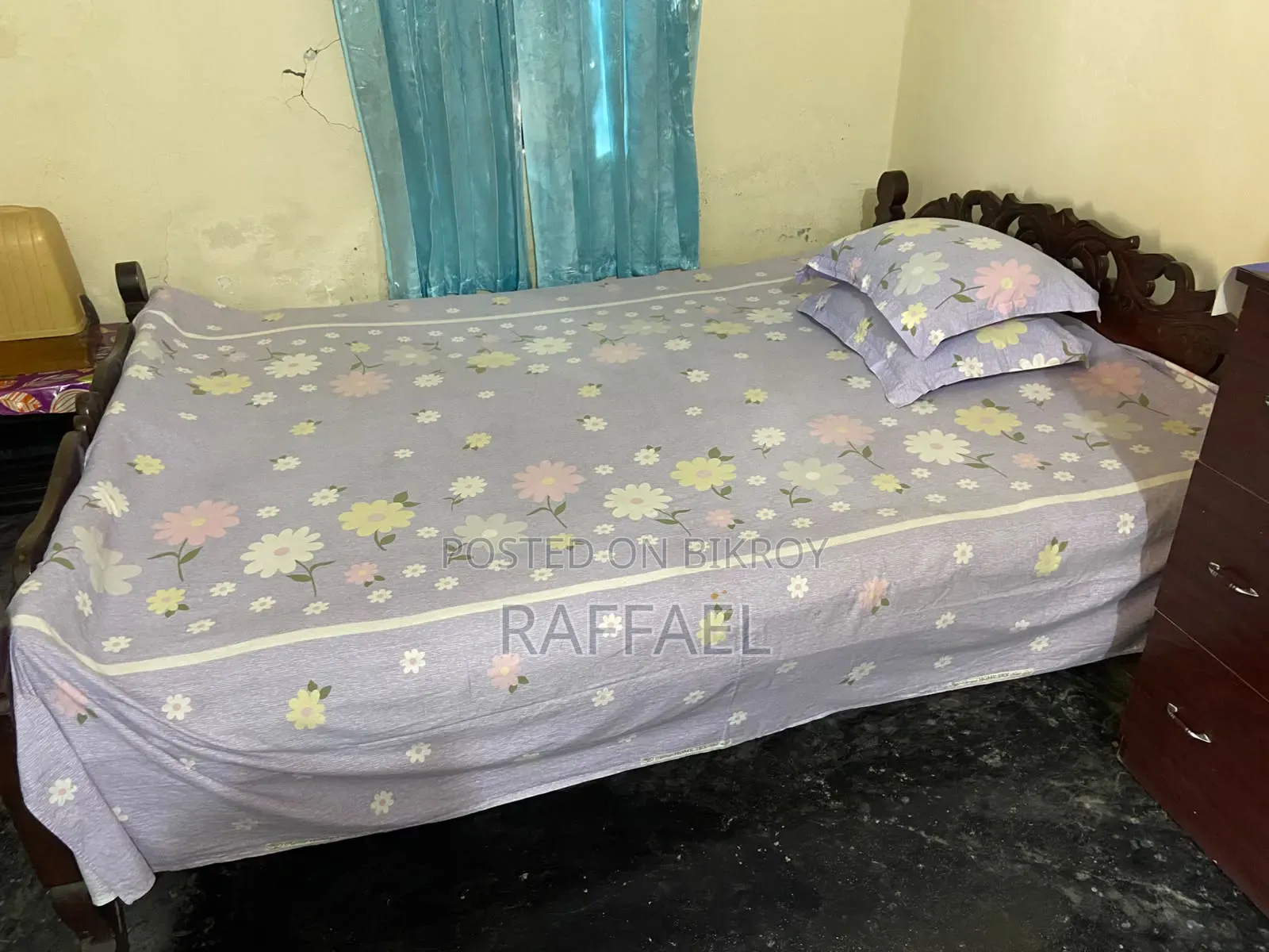 Wooden semi double bed