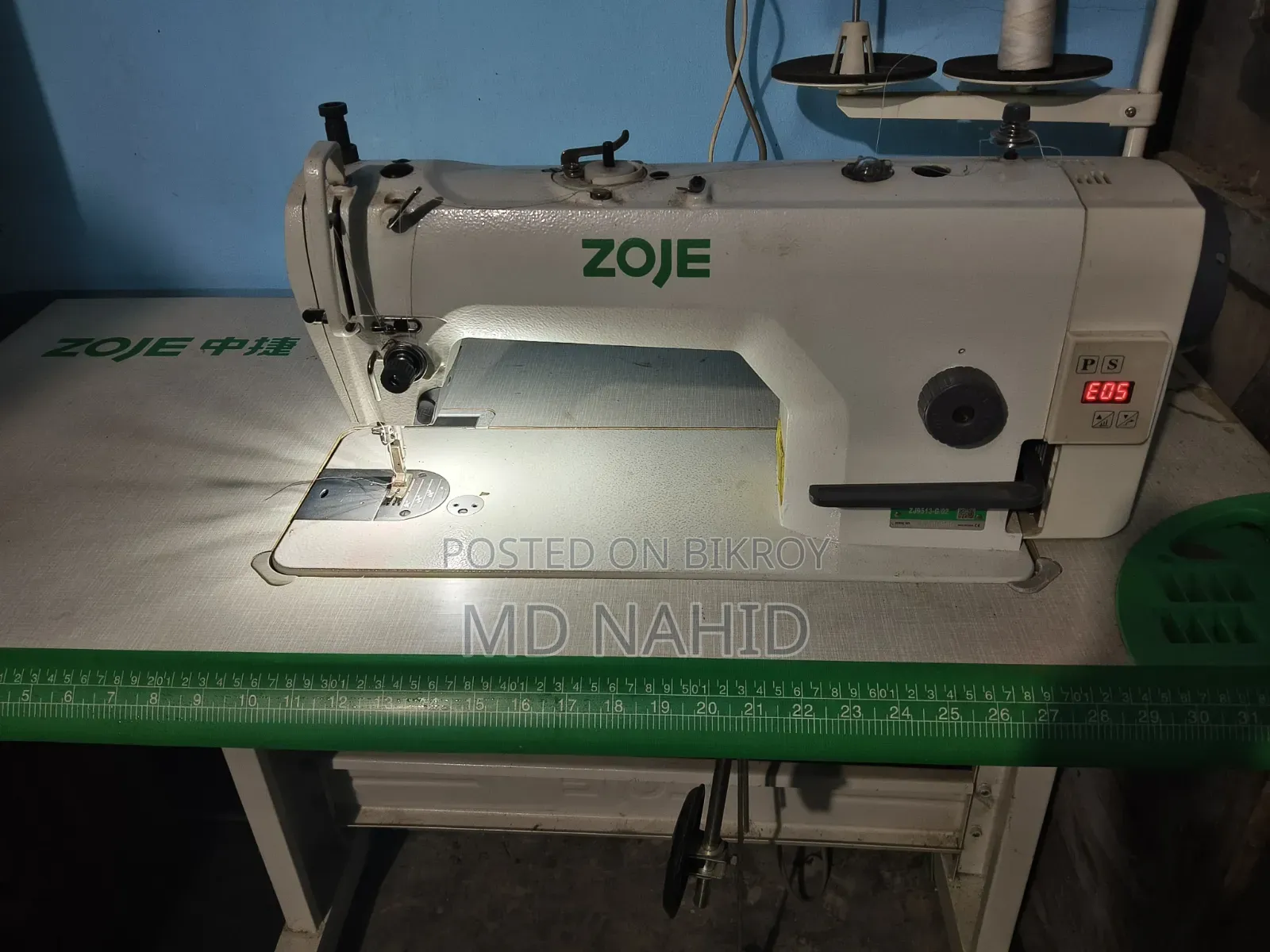 ZOJE Industrial Sewing Machine With Table