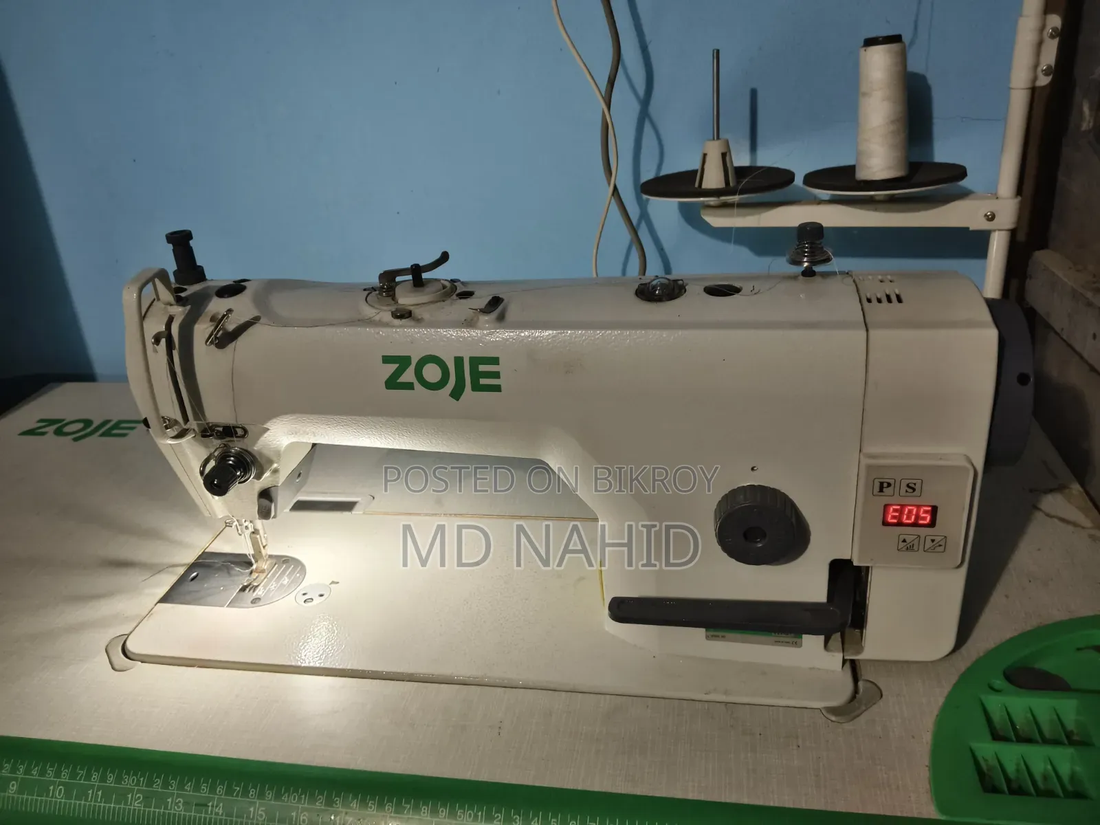 ZOJE Industrial Sewing Machine With Table