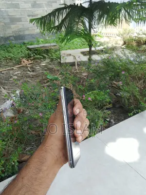 Apple iPhone X 64 GB White