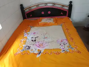 একটি স্টিলের খাট এবং তোষক বিক্রয় করা হবে।