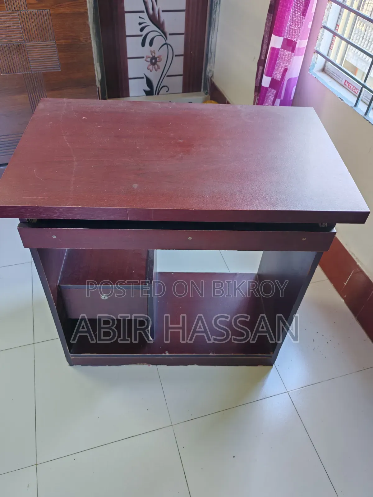 Computer table.