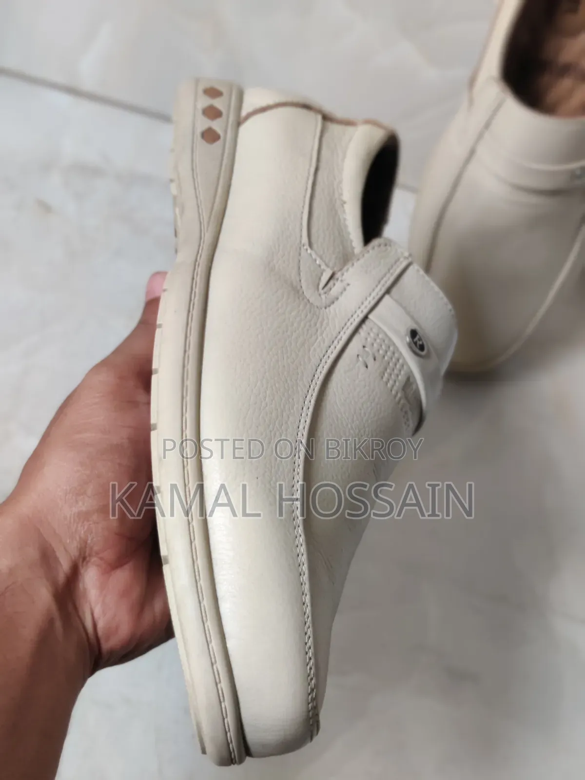 জুতো বিক্রি