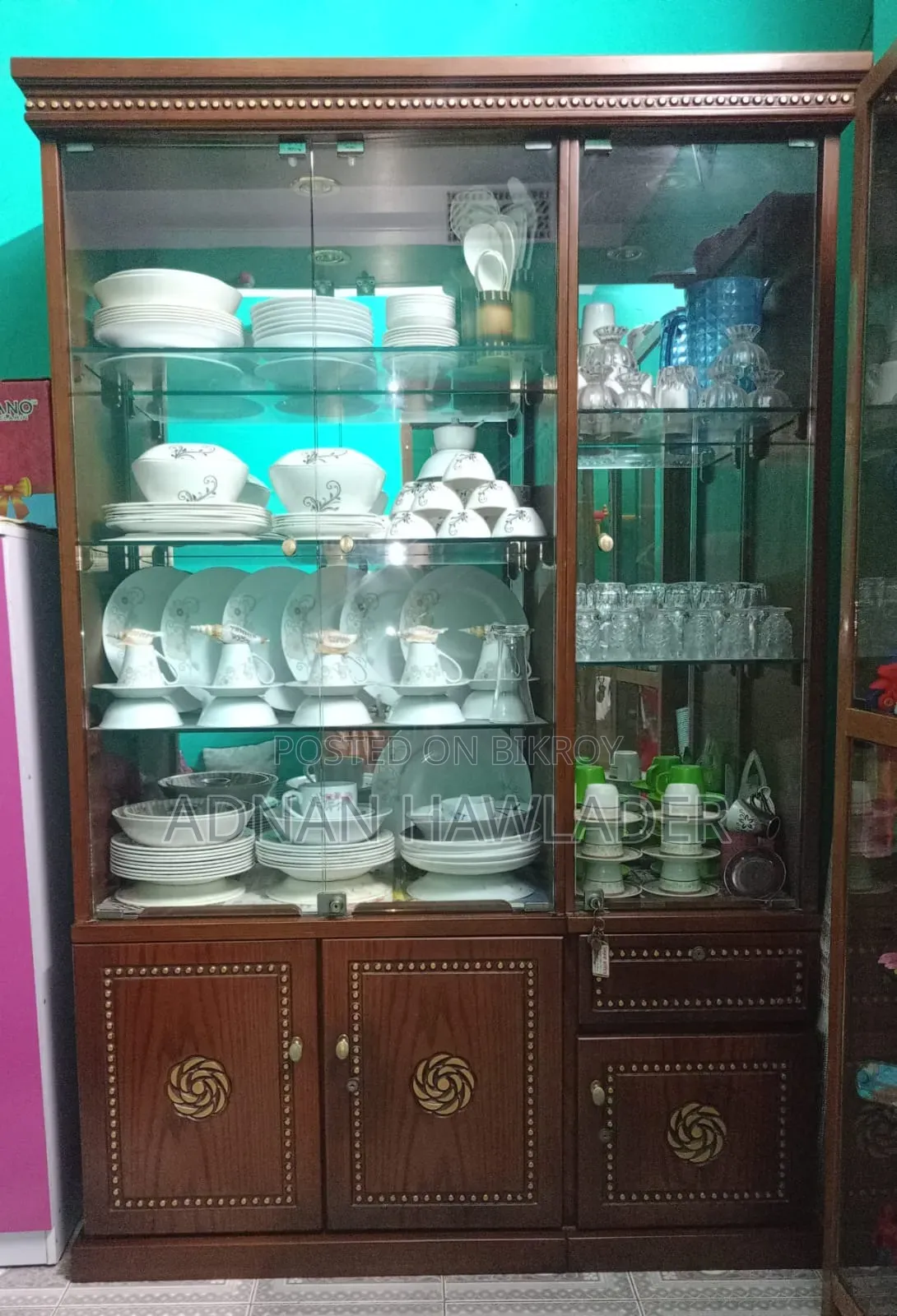 শোকেস/ক্যাবিনেট