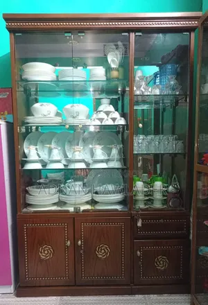 শোকেস/ক্যাবিনেট