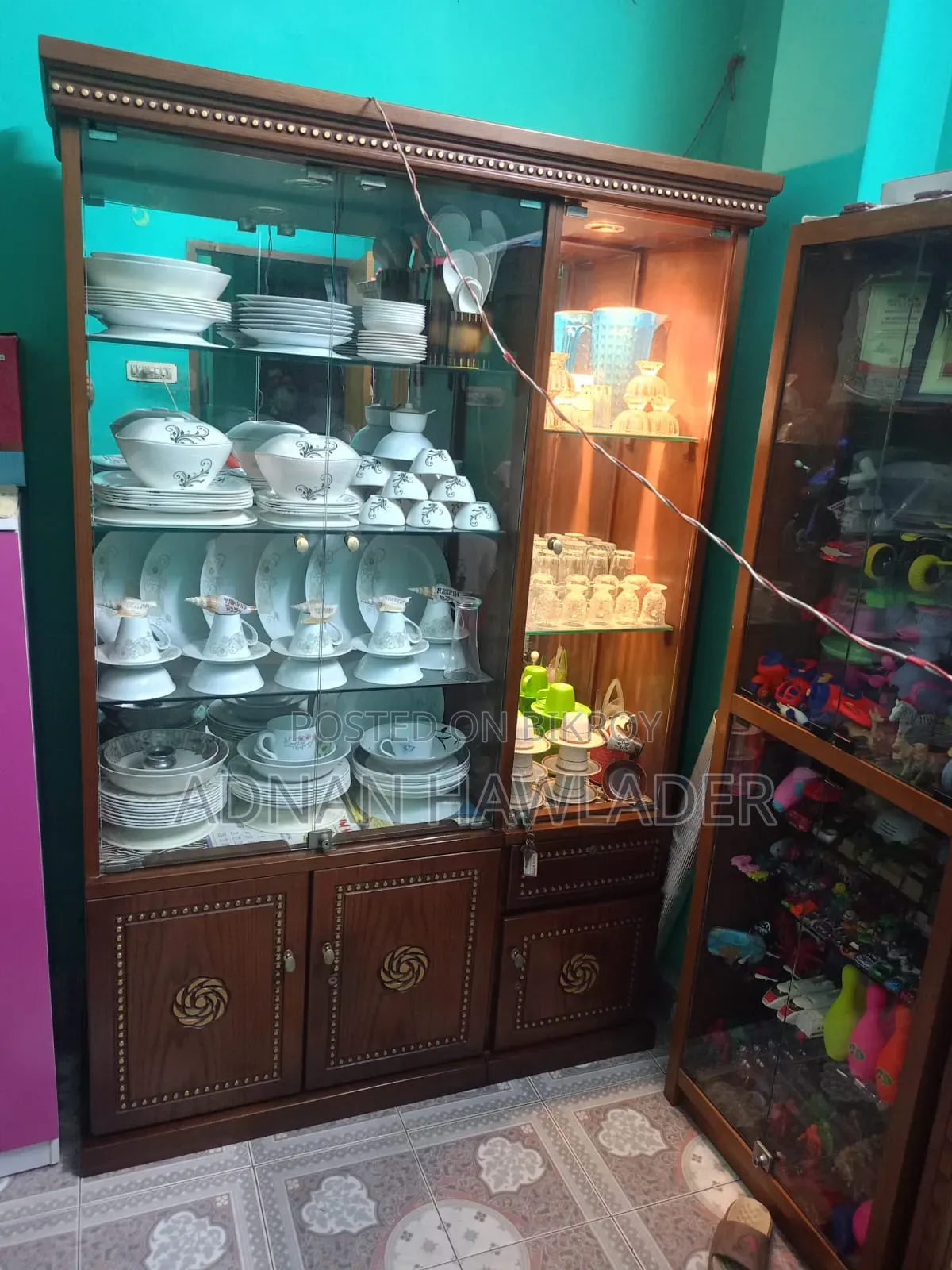 শোকেস/ক্যাবিনেট