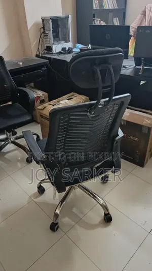 হেডরেস্ট সহ অফিস চেয়ার