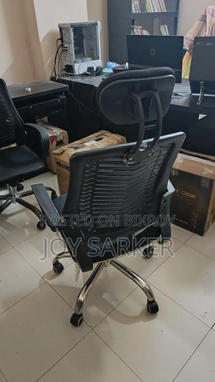 হেডরেস্ট সহ অফিস চেয়ার