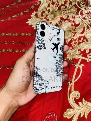 অ্যাপল আইফোন ১১ ৬৪ জিবি হোয়াইট