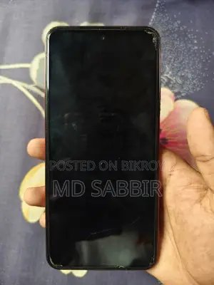লাল রঙের ১২৮ জিবি ভিভো ওয়াই৩১ ৫জি