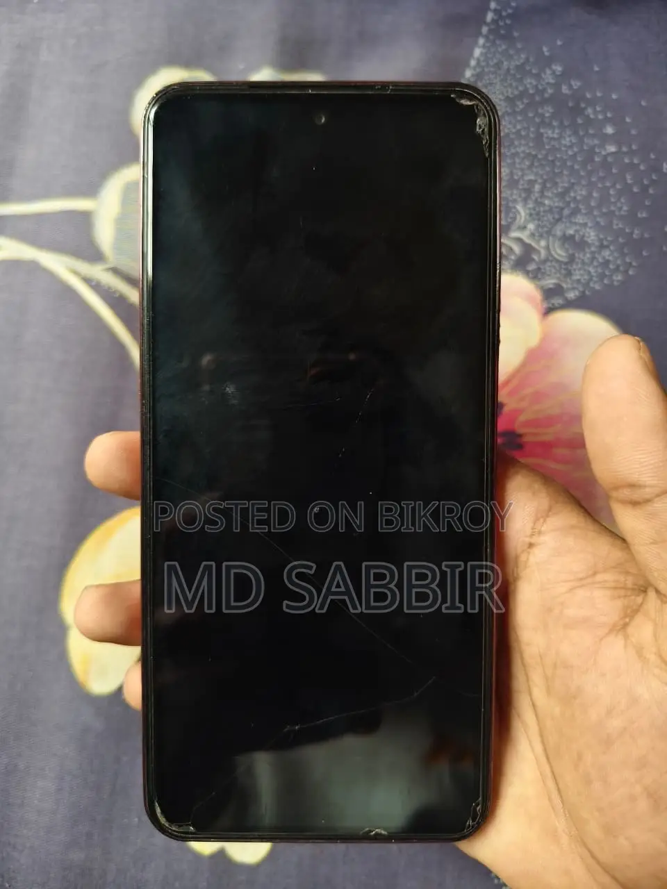 লাল রঙের ১২৮ জিবি ভিভো ওয়াই৩১ ৫জি
