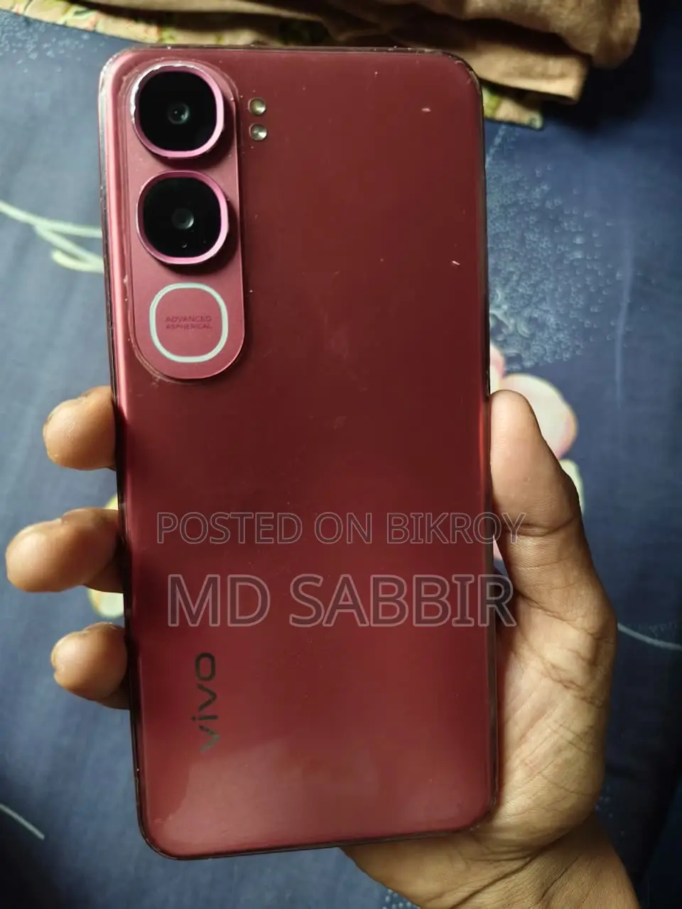 লাল রঙের ১২৮ জিবি ভিভো ওয়াই৩১ ৫জি