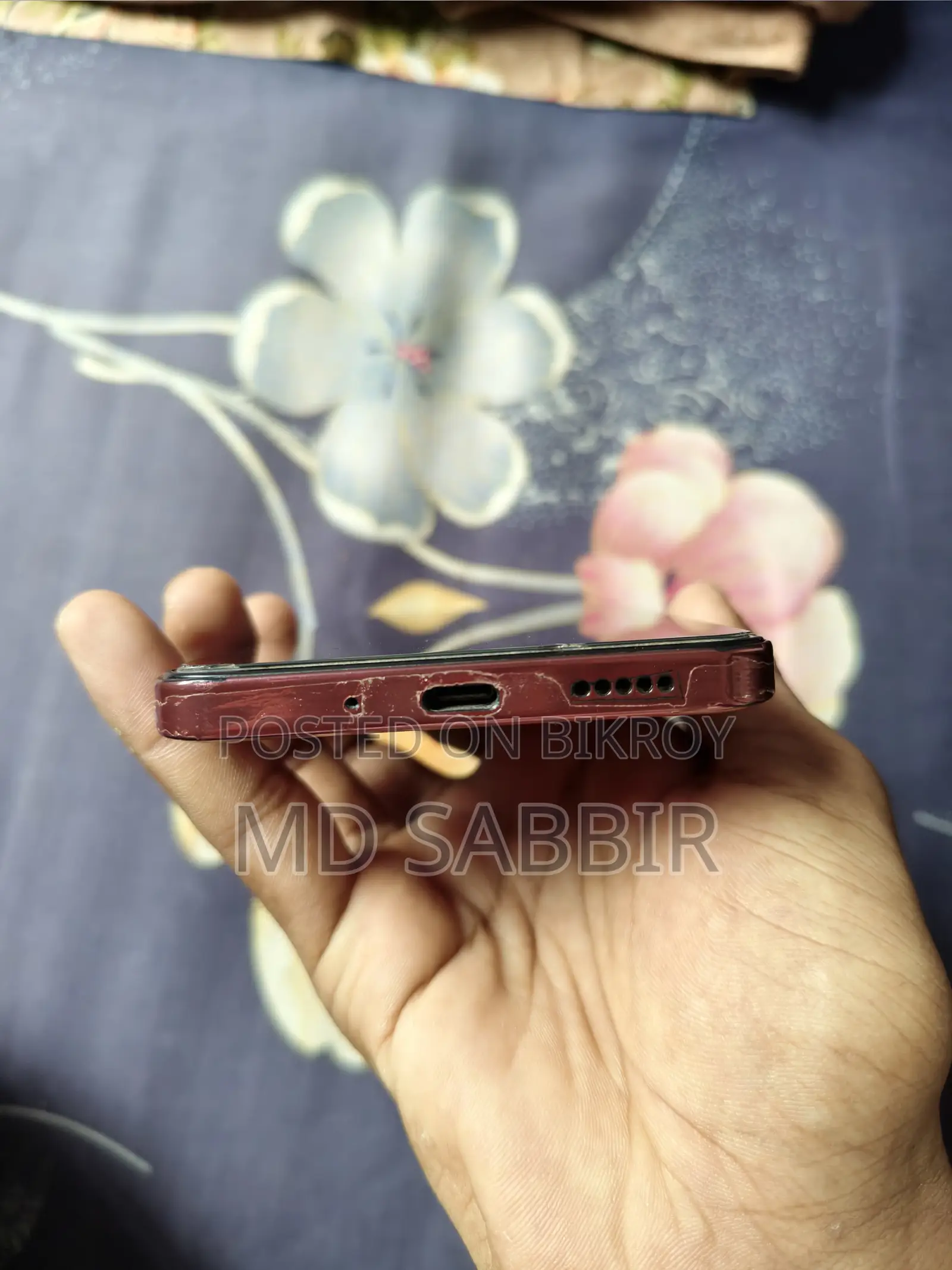 লাল রঙের ১২৮ জিবি ভিভো ওয়াই৩১ ৫জি