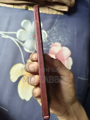 লাল রঙের ১২৮ জিবি ভিভো ওয়াই৩১ ৫জি