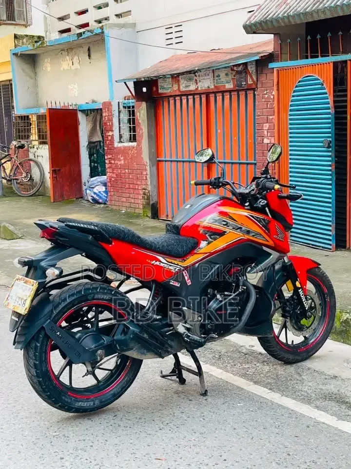 হন্ডা হর্নেট ২০১৮ লাল